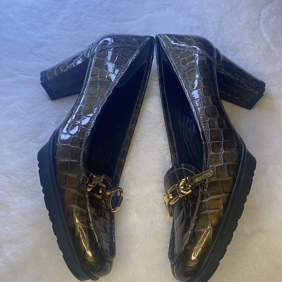 Stuart Weitzman Alligator Print Heeled Loafer - Picture 10 of 11